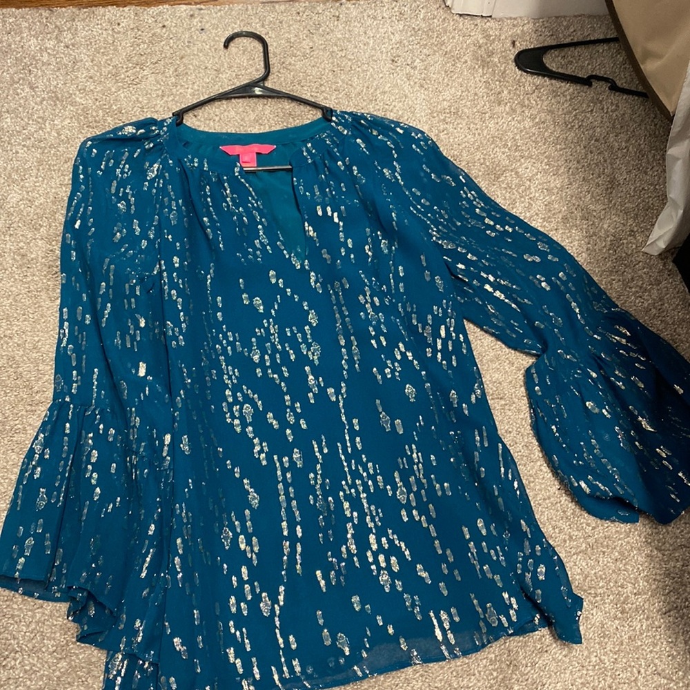 Lily Pulitzer size S Inky Tidal v neck blouse. No tags. Never worn. Flowy sleeve